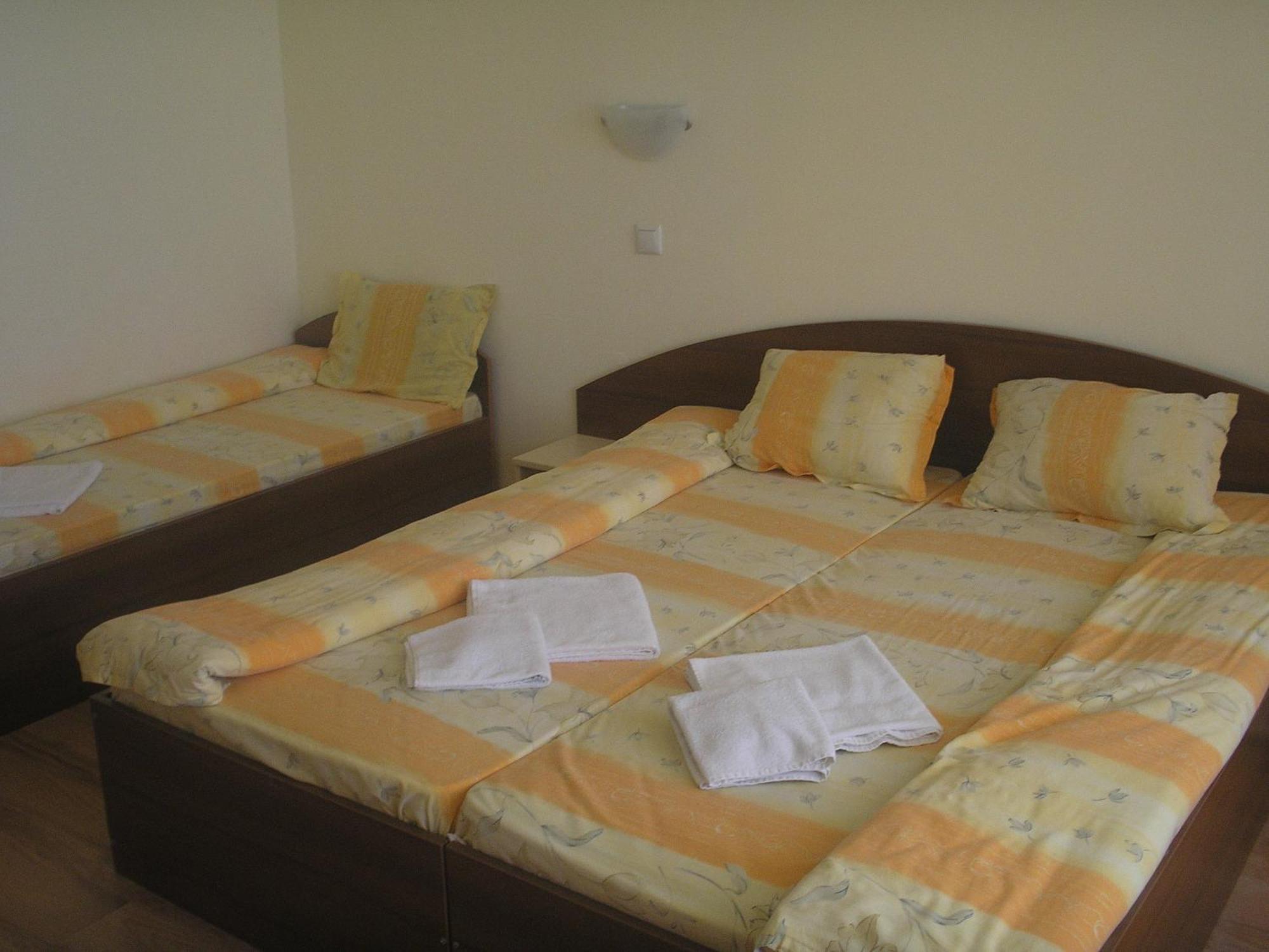 Семеен Хотел Атива - Family Hotel Ativa Lozenets Exterior photo
